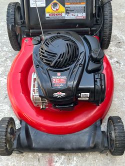 Briggs and Stratton lawnmower. Gas Powered Lawn Mower.