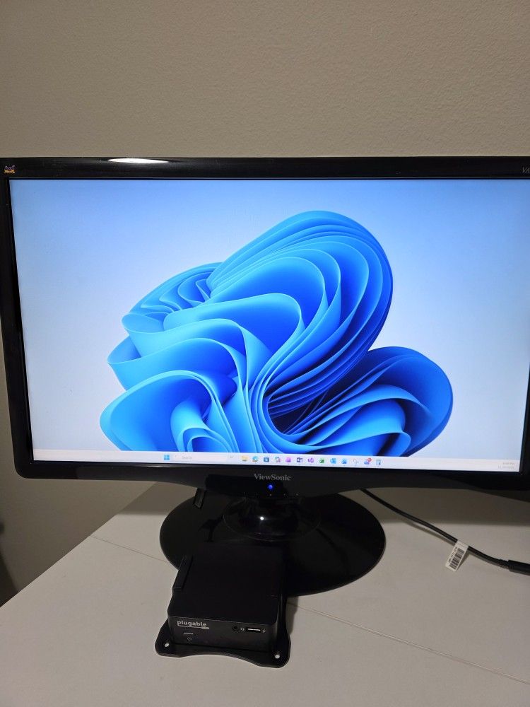 ViewSonic monitor with Plugable Docking Station