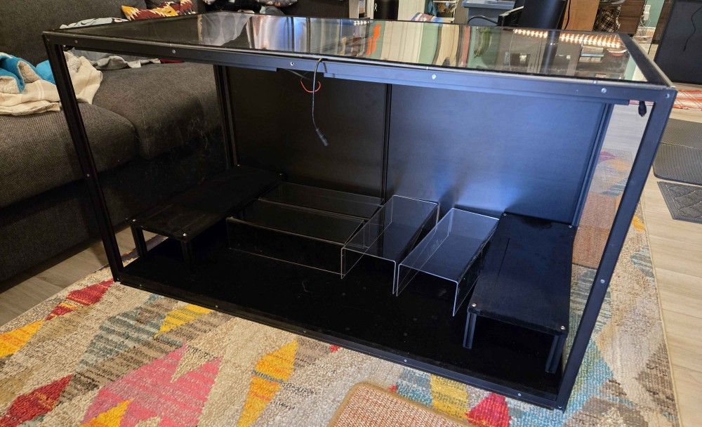 TWO Moduspace DF120 Display Cases