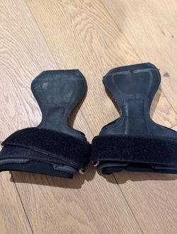 Cobra Lifting Grips