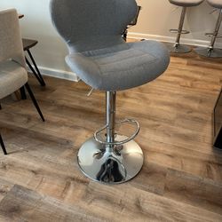 4 Swivel Bar Stools