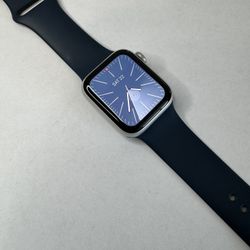 Apple Watch SE (1st Generation GPS) 40mm Aluminum Case