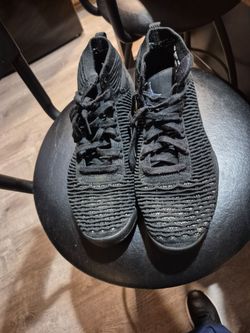Nike flyknit elevation 23  size 9.5