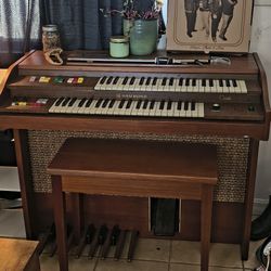 Hammond Organ Cadette V322