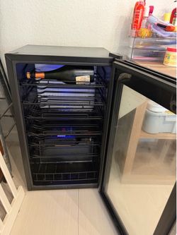 Wine Enthusiast 36-Bottle Wine Cooler – Works Great – Needs Temperature Adjustment