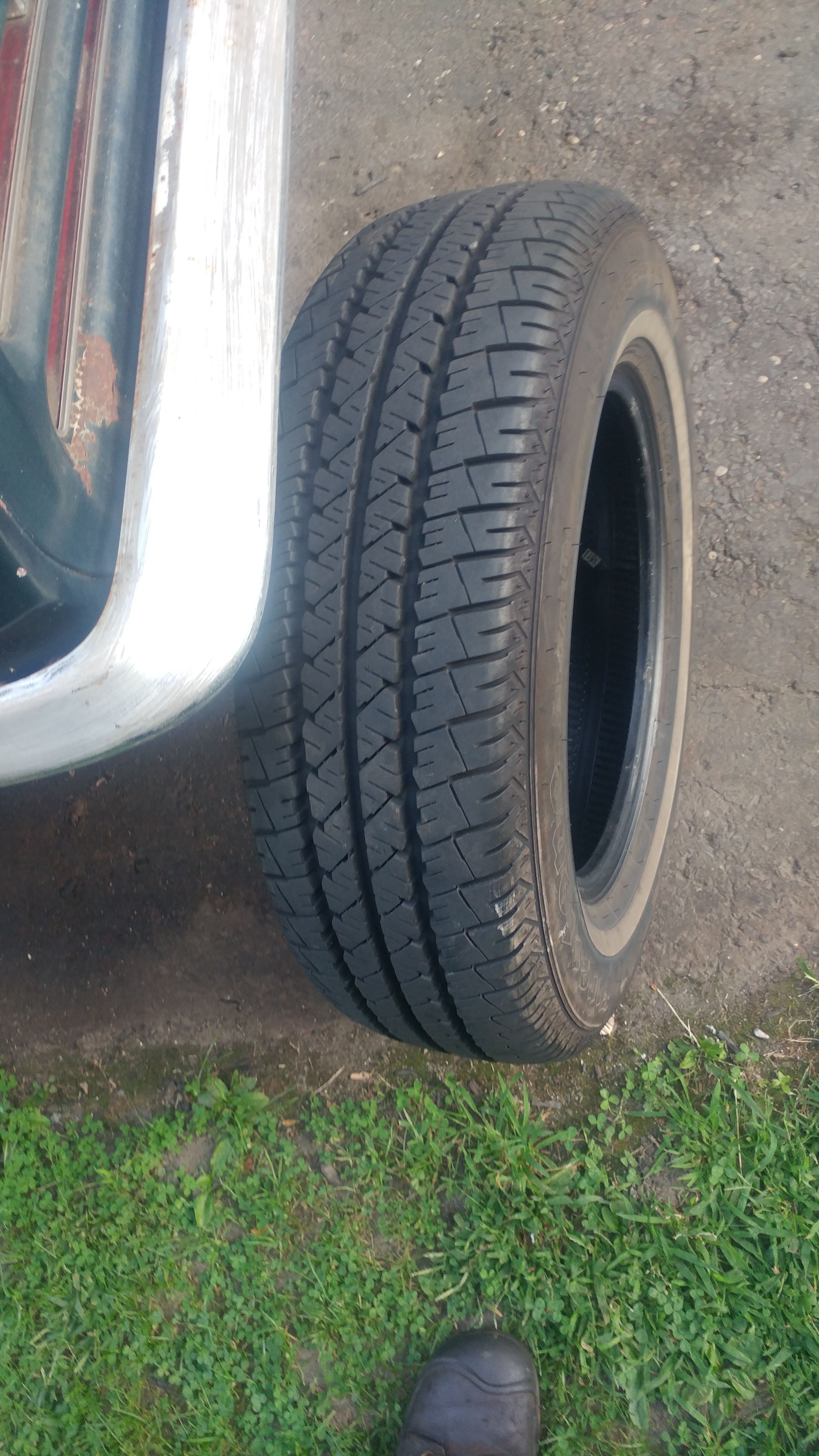 1 Tire 205/75/R15 Firestone FR710
