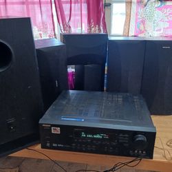 150$obo VERY NICE SYSTEM ALL WORKS GREAT POWERD SUB WOOFER