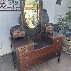 Dresser 