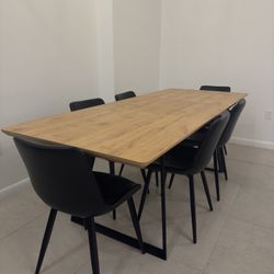 Dinning Table With 6 Chairs 