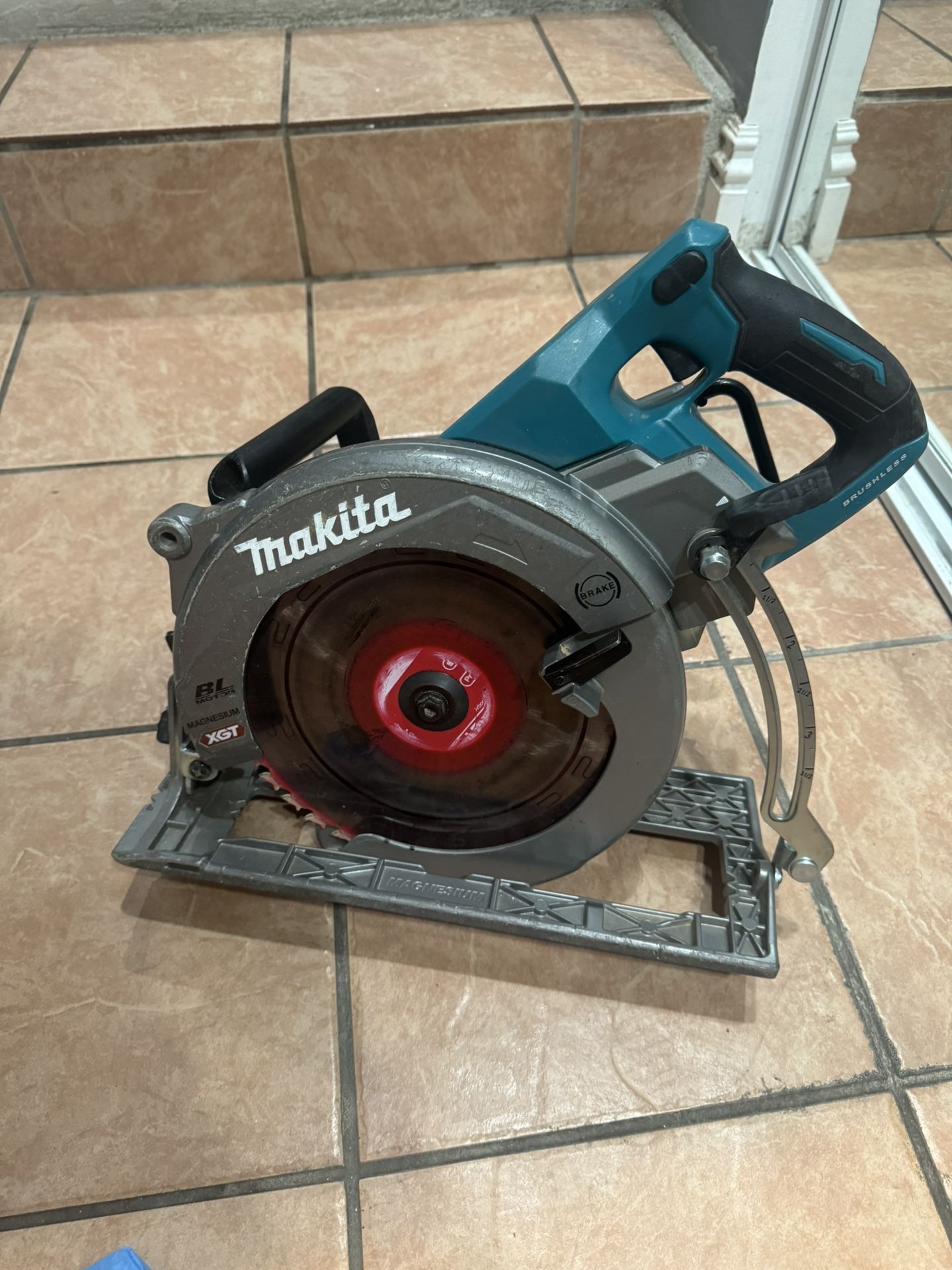 Skilsaw Makita 40v 10-1/4