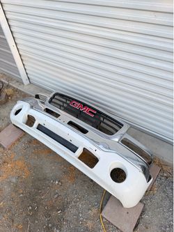03-06 Sierra Front Bumper and Grill