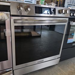 New Frigidaire
Gallery 30 in. 6.2 cu.ft. 5 Burner Element Slide-In Electric Range w/ Total Convectio