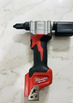 En venta  Milwaukee M12 Rivet Tool