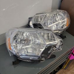 2012-2015 Toyota Tacoma Headlight Headlamp New