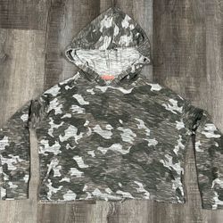 Women’s Size Medium Cropped Long Sleeve Camo Hoodie