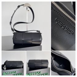 Black leather canet bag 21x9x9cm