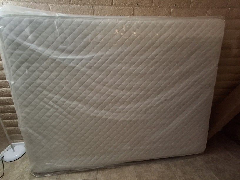 New Queen Bed With Adjustable Rails