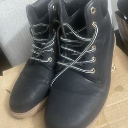 Unisex Boots. W 9 .M 8.5