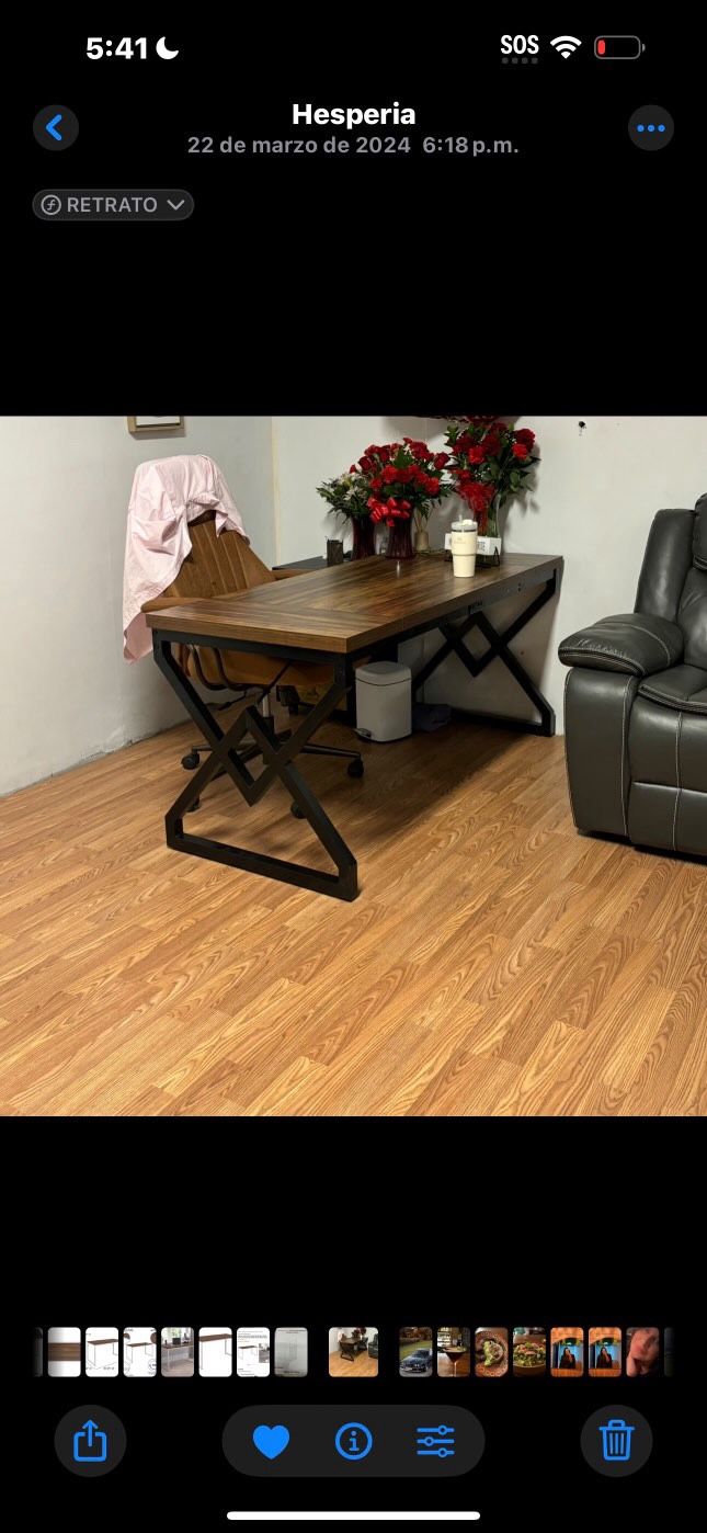 Bello Escritorio Con Su Silla Usado Por Un Mes $160 Por Los 2