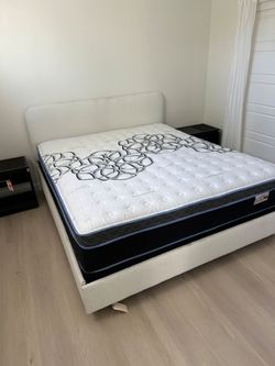 King size Mattress Pillow top 12"    new Mattress in a plastic sealed. We offer same Day Delivery