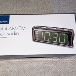 Insignia AM/FM Clock Radio With Large LED Disy