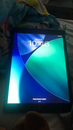 Apple iPad with Home Button gen 8