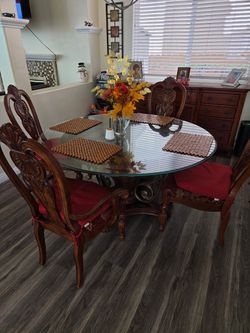 Dinning table & Chairs