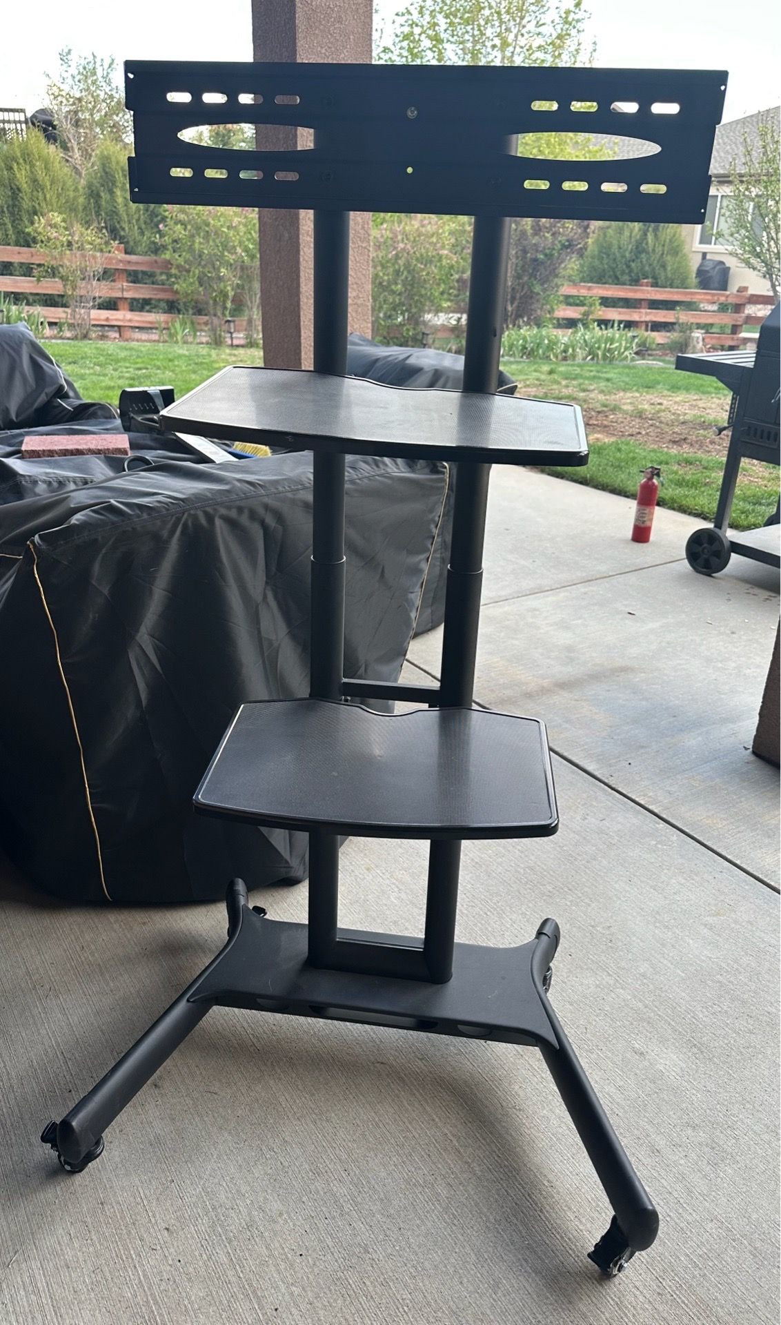 Rolling tv cart/stand - p/u Monument