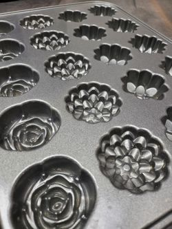 heavy cast-aluminum baking mold