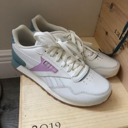Ladies Pastel Reebok Classics 7.5 