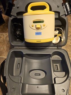 MEDELA Breast milk pump + accessories, charger, etc
