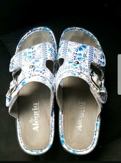 Alegria White Blue Floral Leather Wedge Sandals Sz 36.