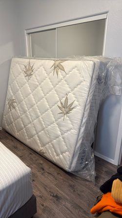 Brand new Queen memory Mattress with Leaf Pattern