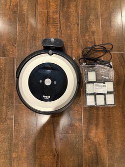 iRobot Roomba e6 Robot Vacuum + 7 Brand-New Replacement Filters