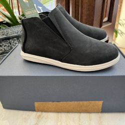 Olukai Women’s (size 5) Black Boot