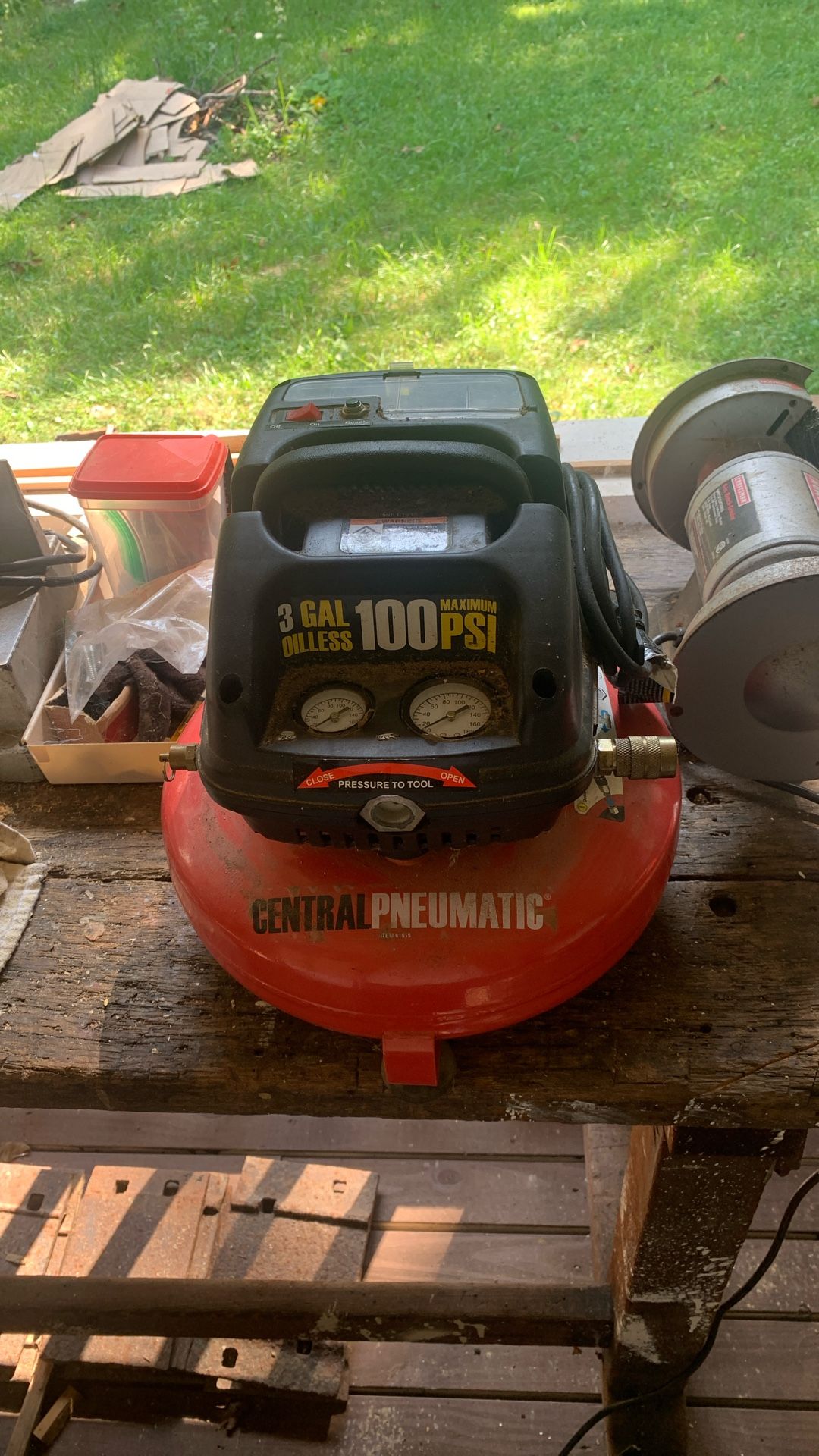 3  Gallon 100 PSI Air Compressor 
