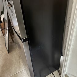 Magic chef mini fridge with freezer