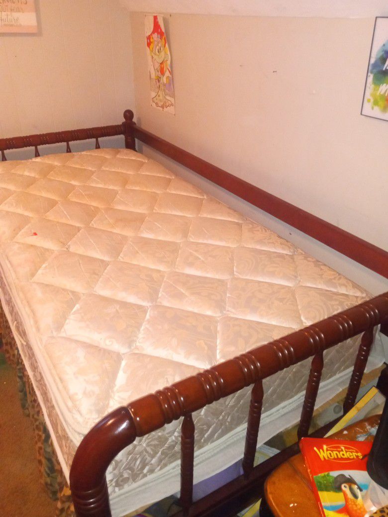 Nice Wooden DAYBED Pillow Top Twin Mattress 