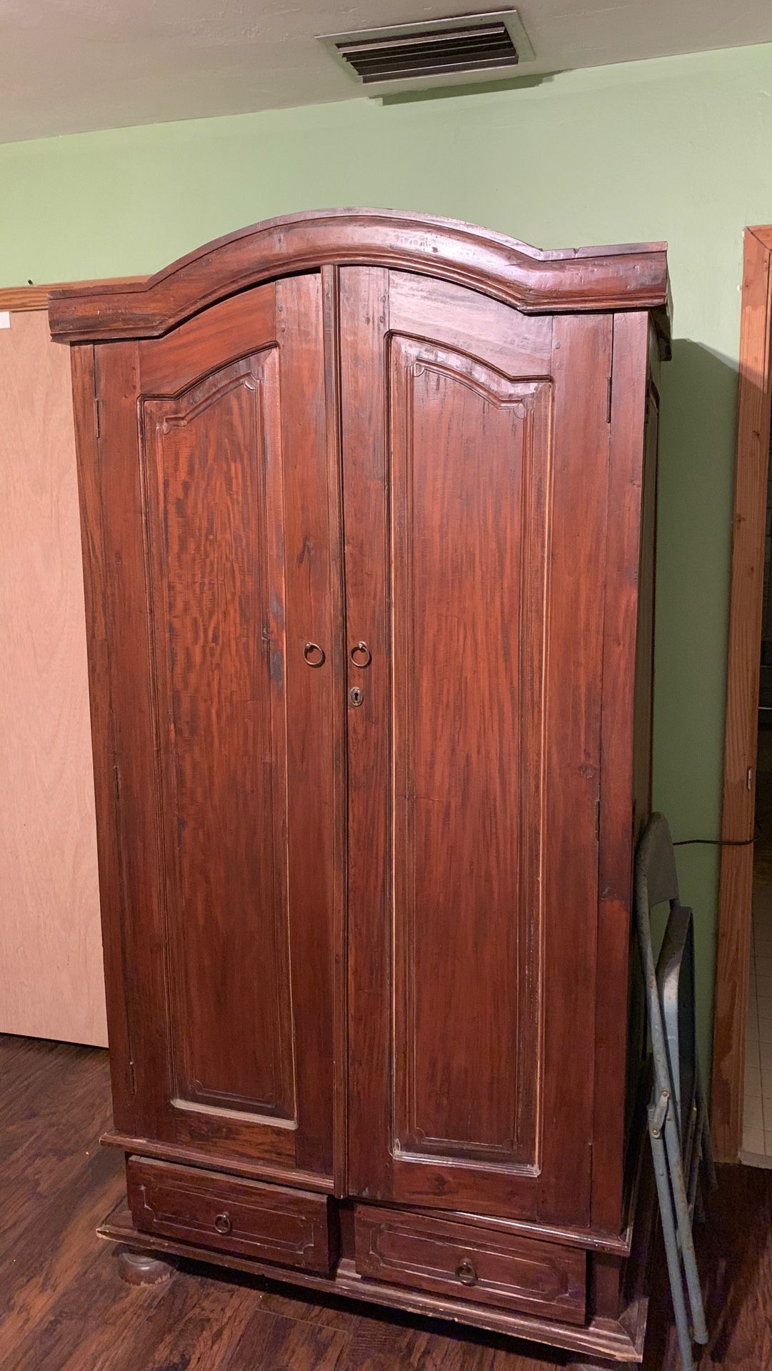Antique armoire MOVING
