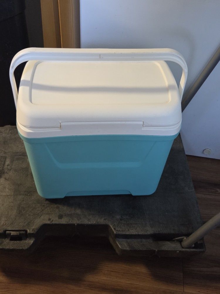 28 Quart Cooler