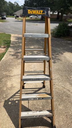 Dewalt  6ft  Fiberglass Ladder