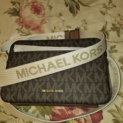 Michael Kors NWT Maeve Large East West Pocket Crossbody Brown/Luggage Bag