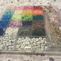 Bracelet making kit (almost new)