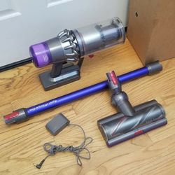 NEW cond  Dyson Animal CORDLESS  , VACUUM  , WITH AMAZING POWER SUCTION  , WORKS EXCELLENT  , IN THE BOX 