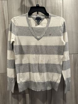 Women’s Size Small. Tommy Hilfiger V-neck 