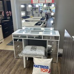 Makeup Vanity Mirrored ( Only 39 Down)