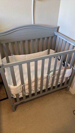Graco mini crib