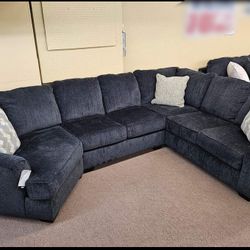 LH 👉$39 Down Payment 👉 Ashley Eltmann Navy Blue Dark Gray Sectional Couch With Cuddler