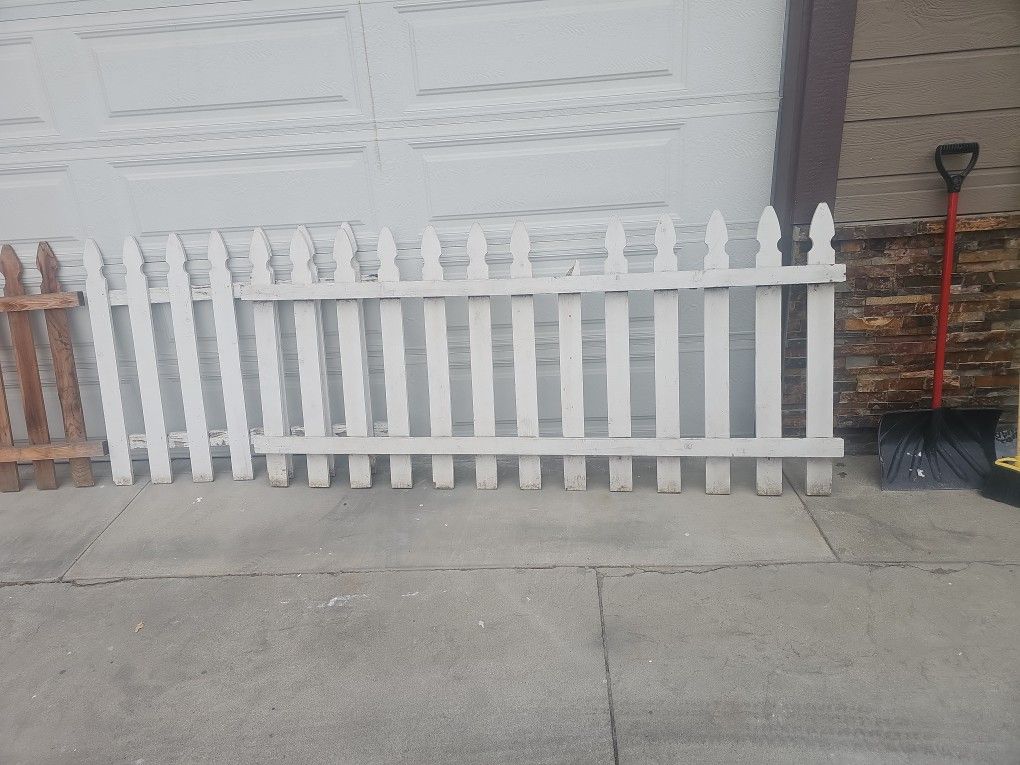 Wood Fence 20 Feet LONG Need A Truck