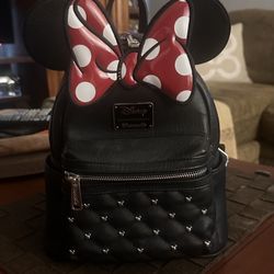 Loungefly - Minnie Mouse Classic Bow Quilted Texture Ear Mini Backpack